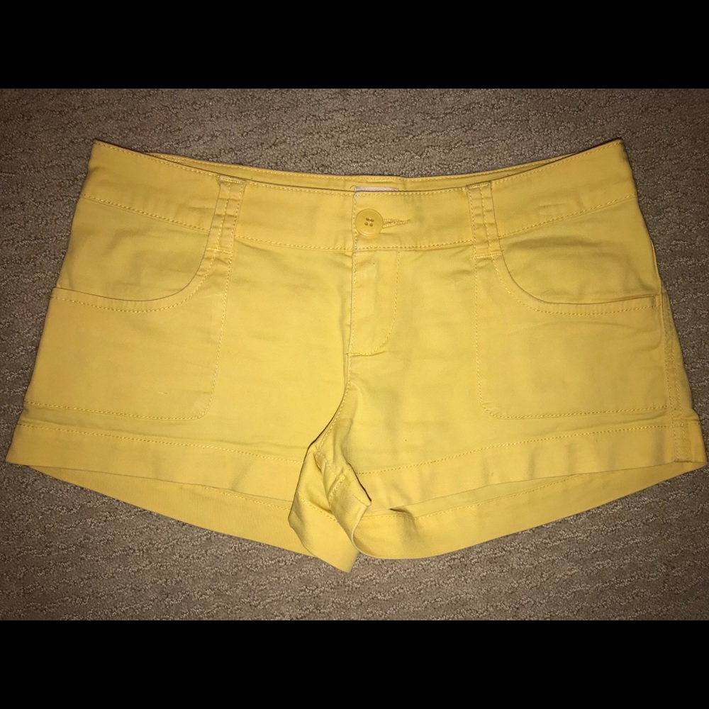 Yellow Low Rise Shorts Size 5 - Picture 1 of 4